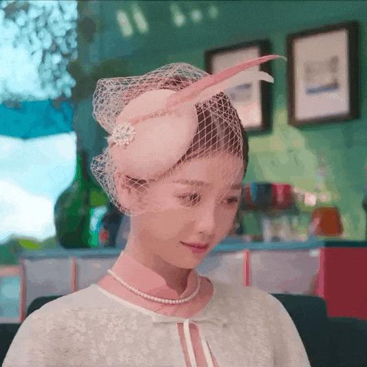 全世界都在害她?这瓜真的很奇葩……