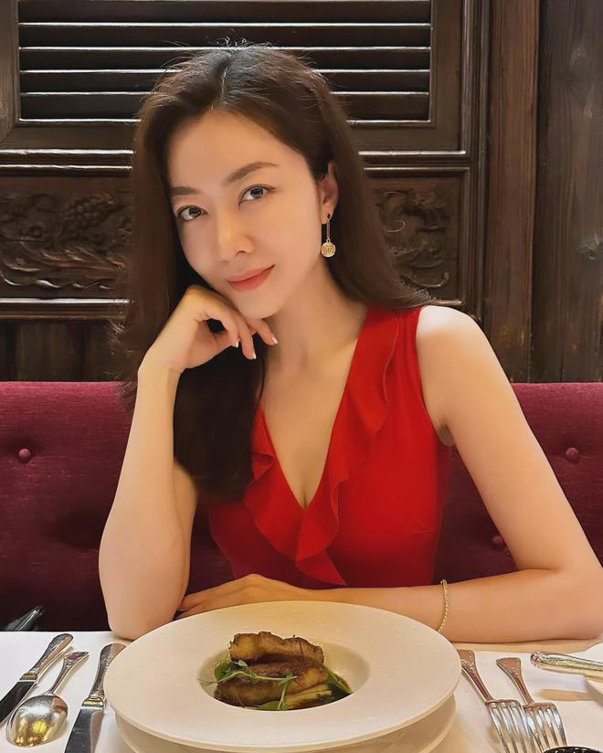 熊黛林夫妇庆结婚7周年，夫妇亲密贴脸秀恩爱