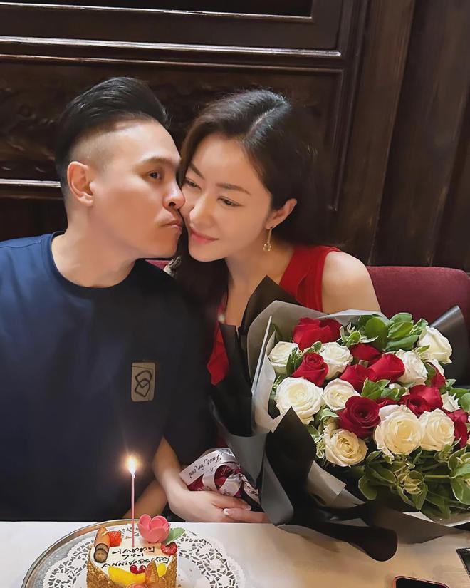 熊黛林夫妇庆结婚7周年，夫妇亲密贴脸秀恩爱