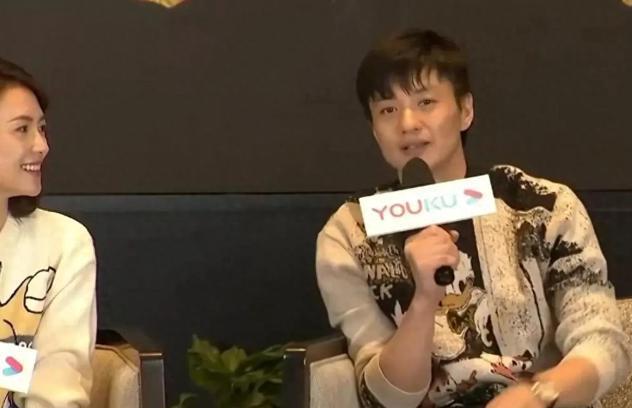 老公跟女助理玩暧昧，全网鸣不平，她却好像不为所动