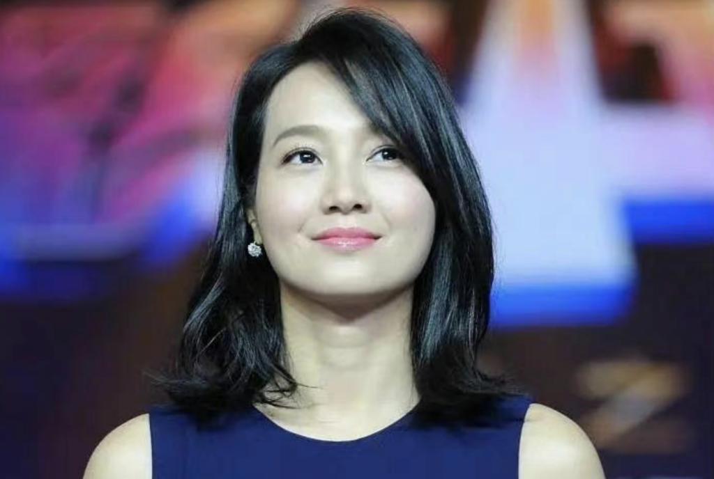 老公跟女助理玩暧昧，全网鸣不平，她却好像不为所动