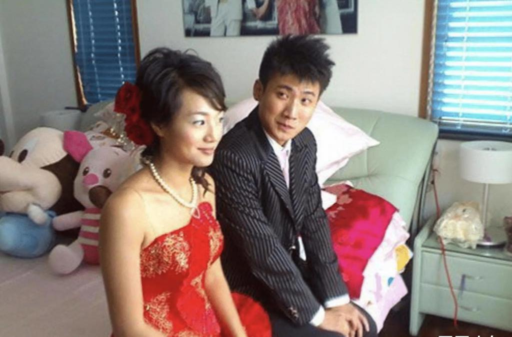 老公跟女助理玩暧昧，全网鸣不平，她却好像不为所动