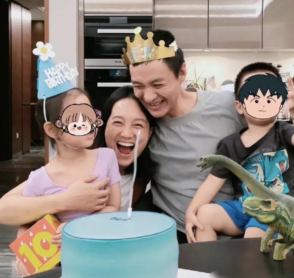 老公跟女助理玩暧昧，全网鸣不平，她却好像不为所动