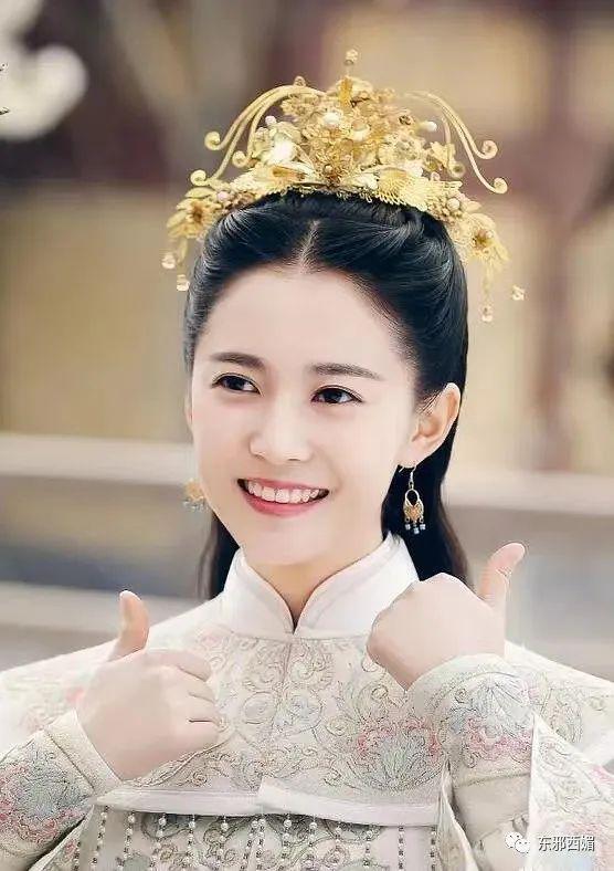 群演到女主，资源喂嘴里，接班人捧成对家，为毛还没红？