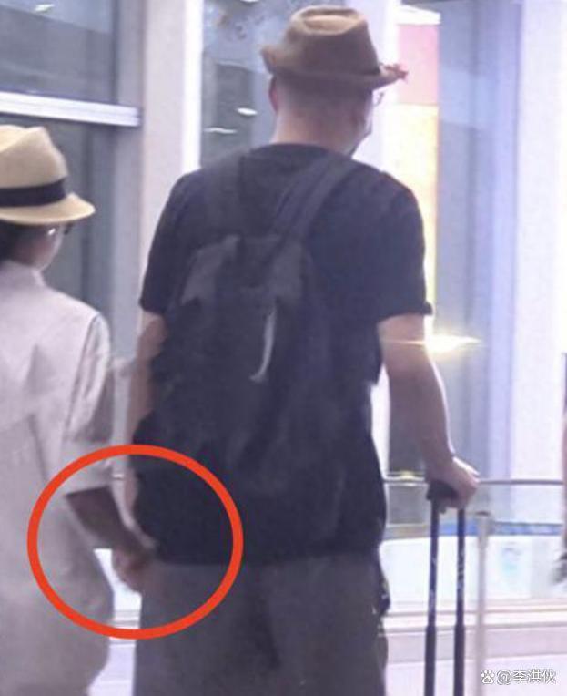 管虎梁静夫妇亮相文荣奖红毯，全程牵手秀恩爱，破婚变谣言