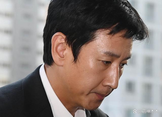 李善均涉毒后首现身，多次鞠躬称对不起家人，遭吐槽像拍剧