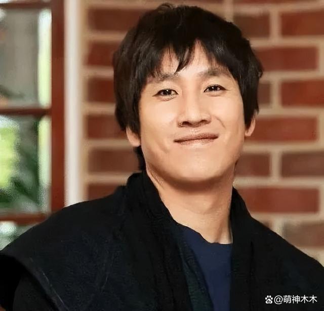 李善均涉毒后首现身，多次鞠躬称对不起家人，遭吐槽像拍剧