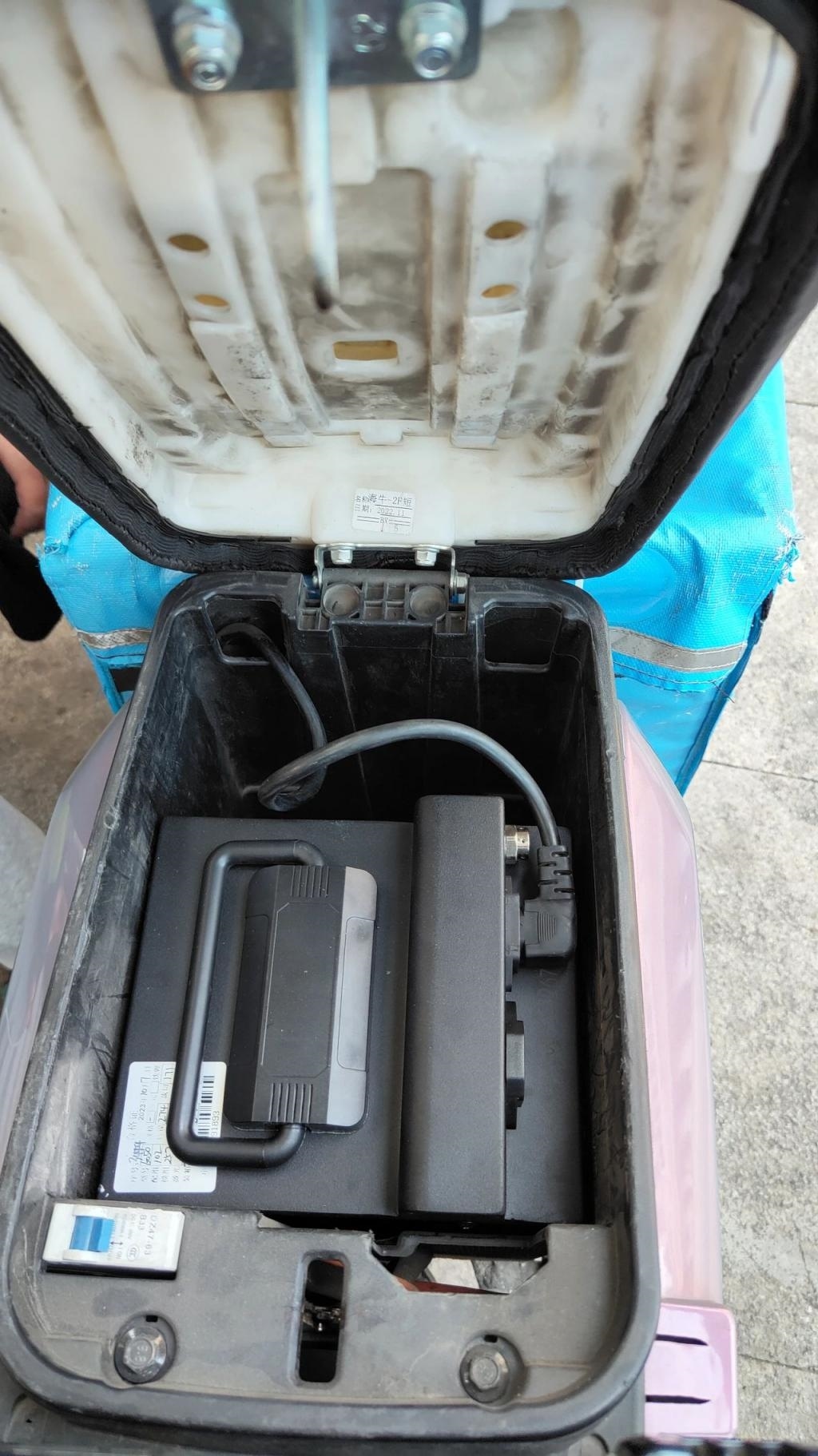 都说电车换电是血亏，结果隔壁小电驴换电都赚麻了。