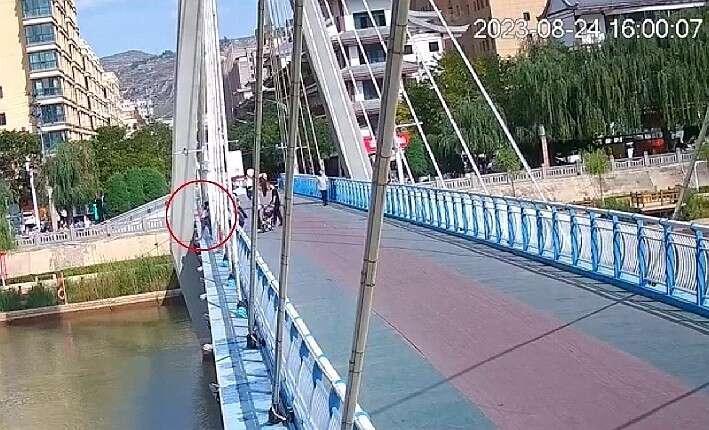 在你看不见的地方，AI阻止了5000多次自杀。