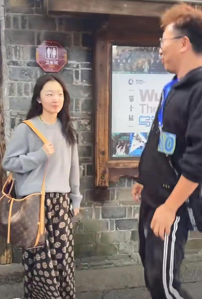 乌镇最后一波偶遇！周冬雨被嘲 赵露思暴露身高