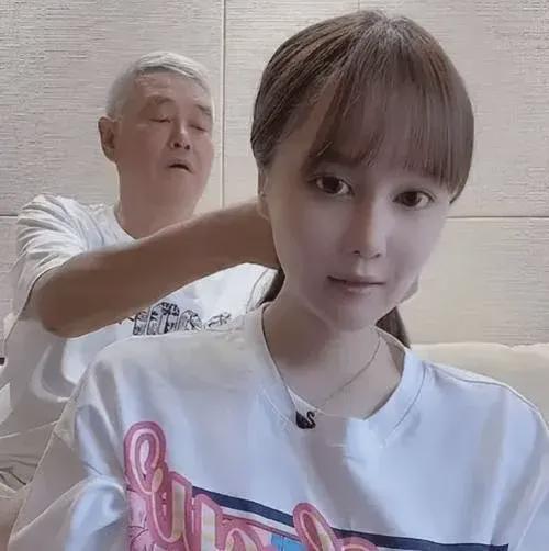 赵本山女儿怀孕7个月！买20万珍珠项链称传给女儿