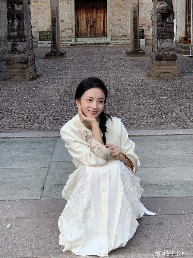 张雅钦全伊伦疑似恋情曝光 俩人车内甜蜜接吻