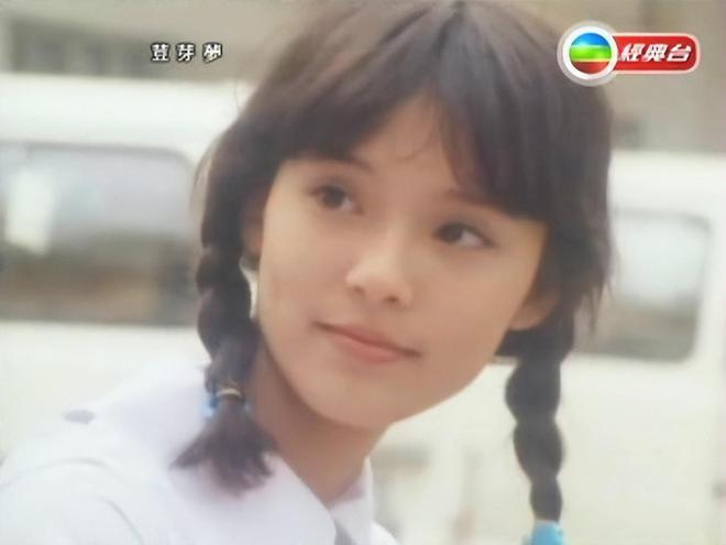 昔日女神翁静晶回香港参加纪念陈百强活动，风韵犹存