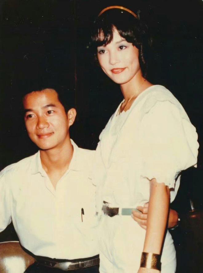 昔日女神翁静晶回香港参加纪念陈百强活动，风韵犹存