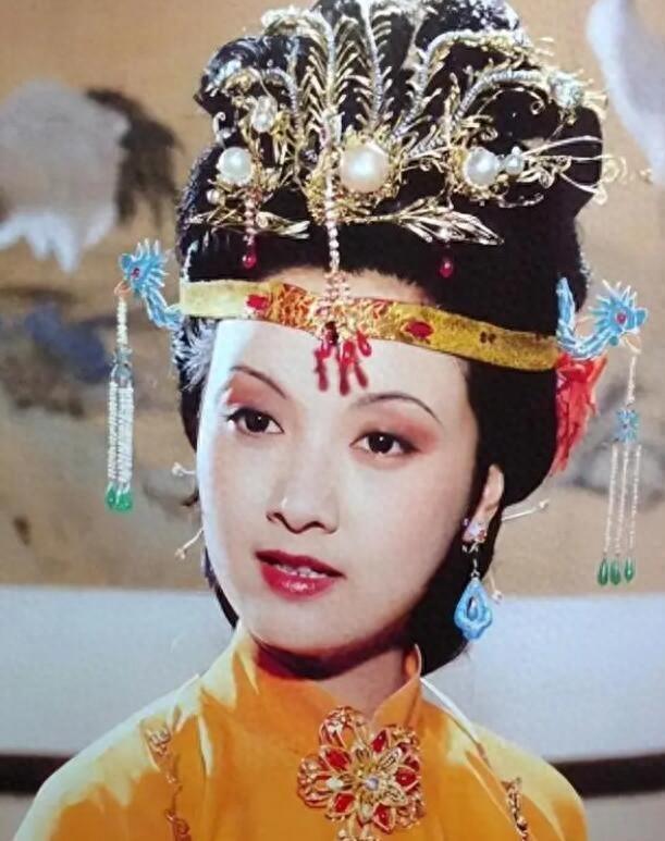 邓婕罕谈夫妻生活，称经常抱怨张国立太忙，孤独只能靠自救