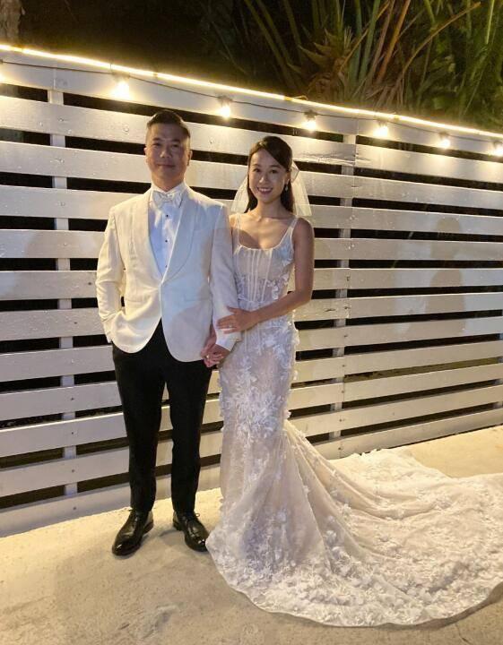 黄心颖晒婚礼照幸福洋溢 回应怀孕传闻称要努力