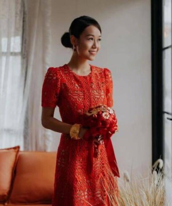 黄心颖晒婚礼照幸福洋溢 回应怀孕传闻称要努力
