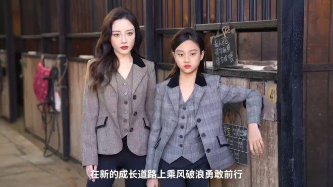 李小璐甜馨分享马场美照，阳光帅气有活力，母女情深惹人羡