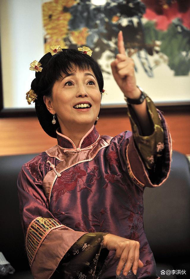 明星的尽头是带货，石榴姐宣布息影带货，一场直播赚一百万