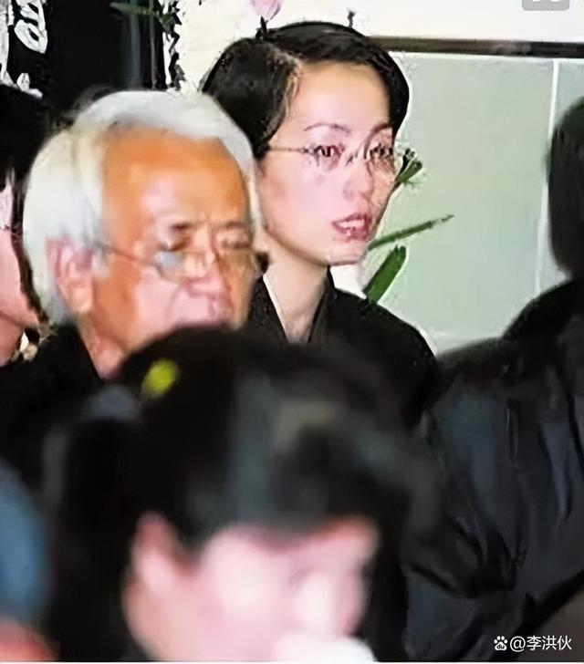 明星的尽头是带货，石榴姐宣布息影带货，一场直播赚一百万