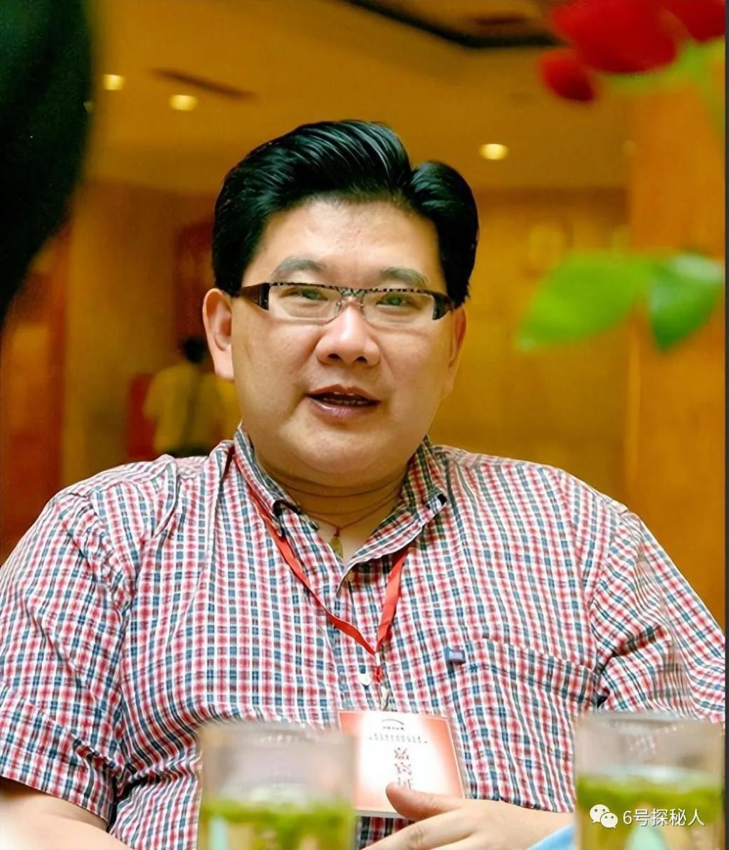 从“上海第一主持人”沦为全网笑柄，曹可凡终于走到这一步