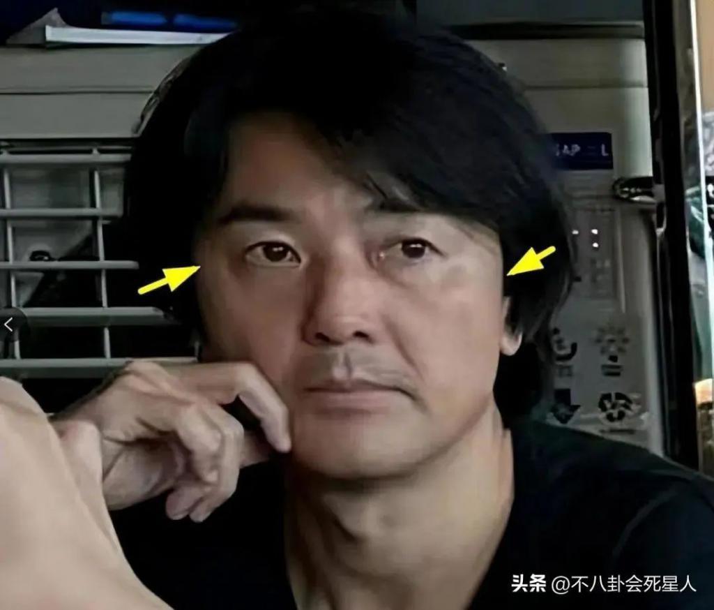 56岁郑伊健发福憔悴认不出，妻子定居日本，身家数亿至今无子