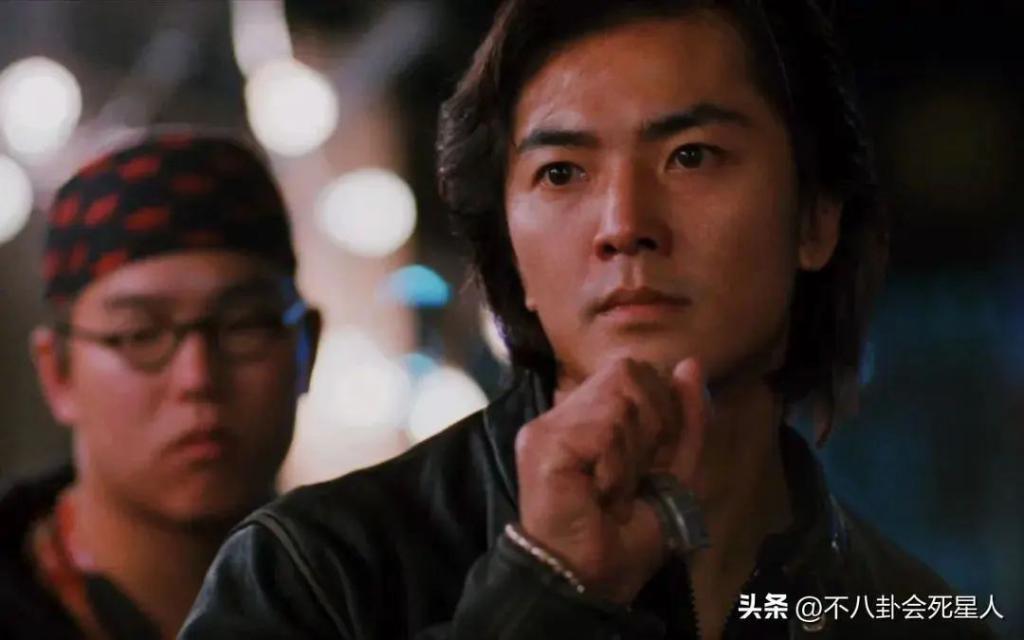 56岁郑伊健发福憔悴认不出，妻子定居日本，身家数亿至今无子