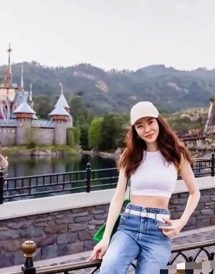 熊黛林结婚七周年甜蜜晒照，破除外界质疑：七年不痒，唯幸福相伴