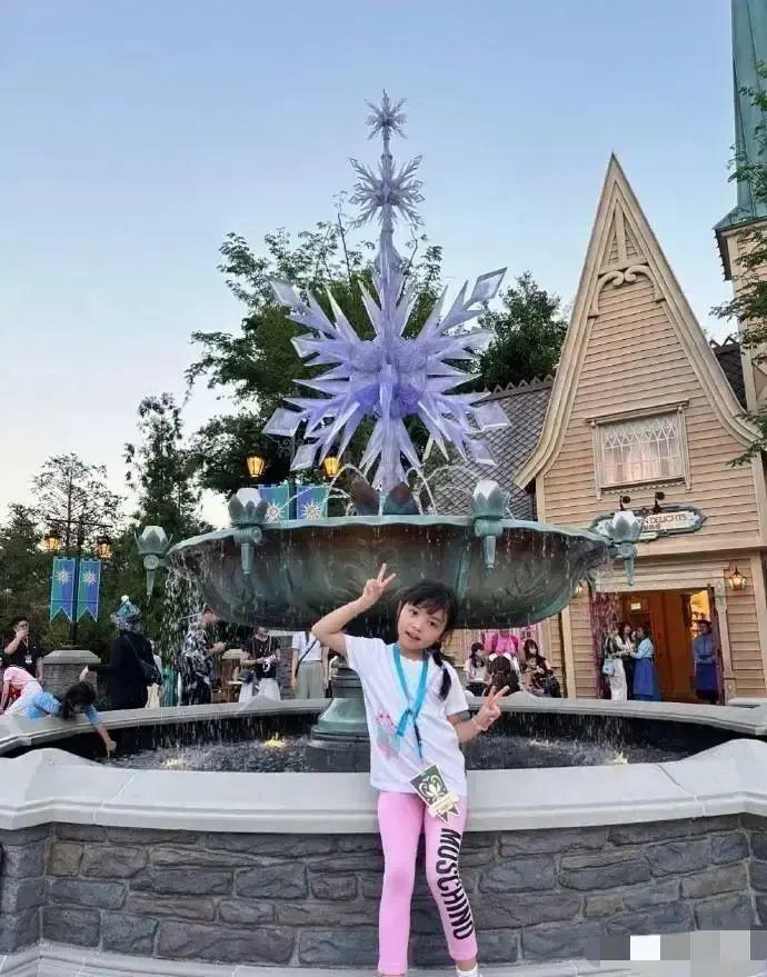 熊黛林结婚七周年甜蜜晒照，破除外界质疑：七年不痒，唯幸福相伴