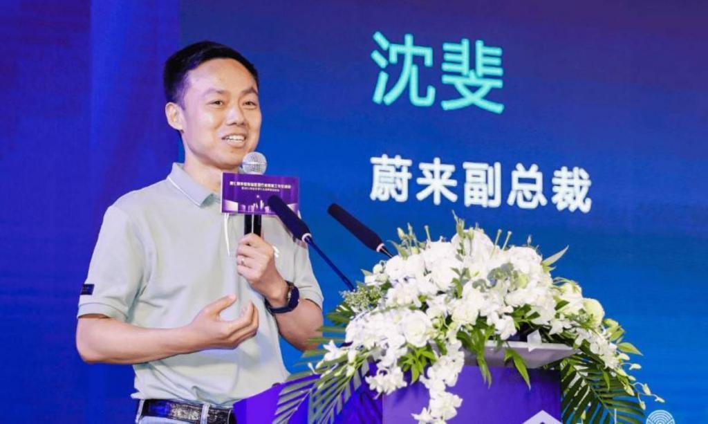 造增程车的小米，正在「紧急避险」