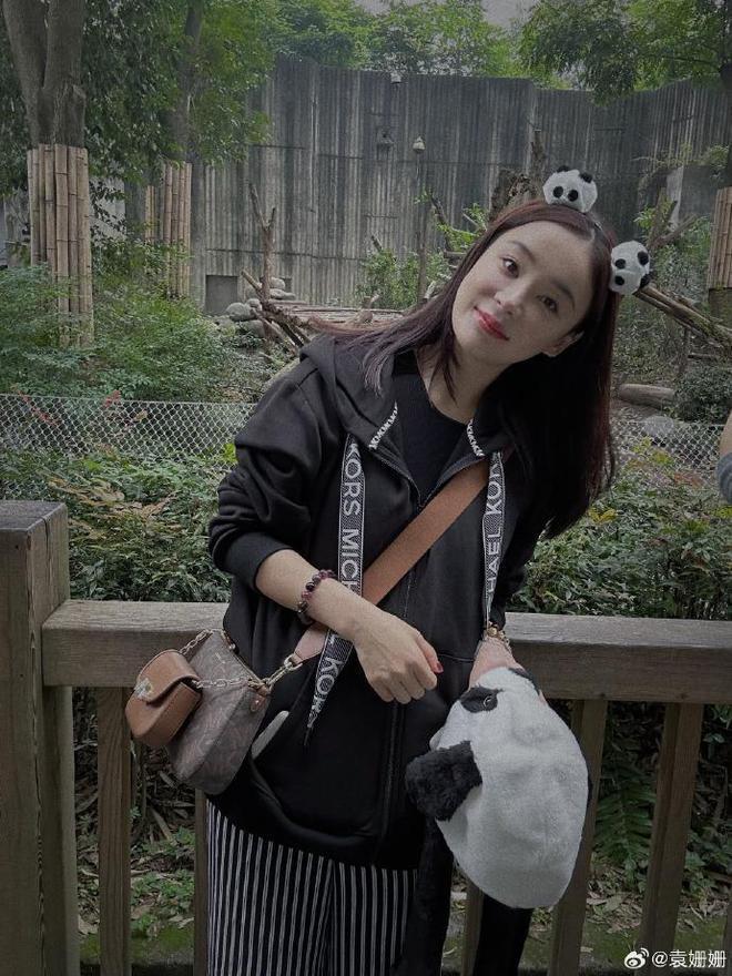 袁姗姗分享生活美照，身姿曼妙惹人爱，俏皮可爱甜如初恋