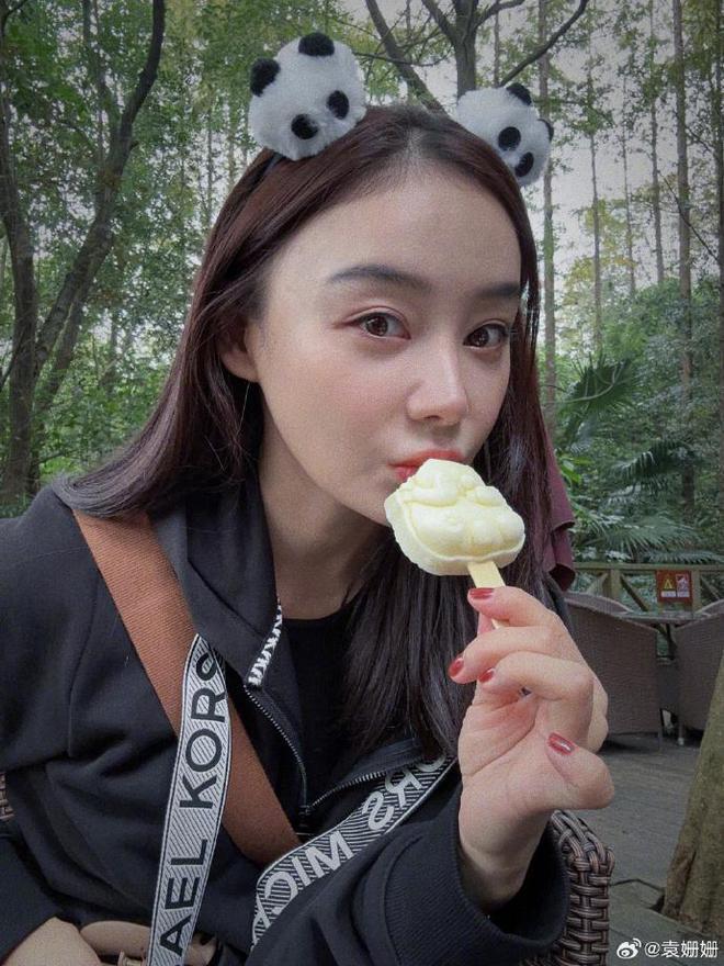 袁姗姗分享生活美照，身姿曼妙惹人爱，俏皮可爱甜如初恋