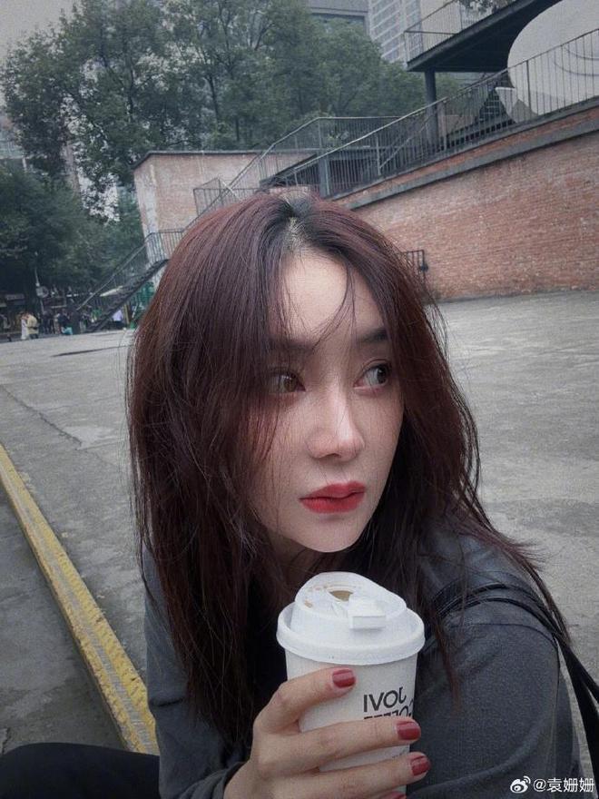 袁姗姗分享生活美照，身姿曼妙惹人爱，俏皮可爱甜如初恋
