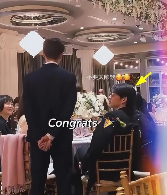 45岁吴建豪参加友人婚礼，盛装出席帅回F4时期