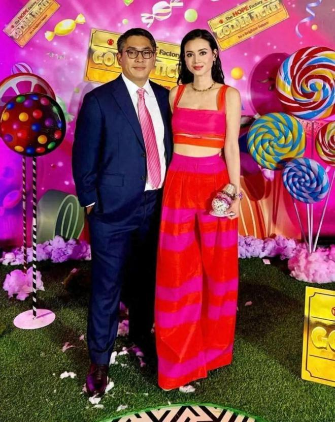 港圈贵妇合照曝光，黎姿被指双眼医美过度