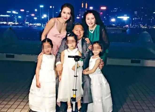 港圈贵妇合照曝光，黎姿被指双眼医美过度