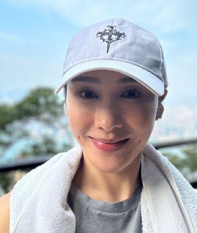 港圈贵妇合照曝光，黎姿被指双眼医美过度