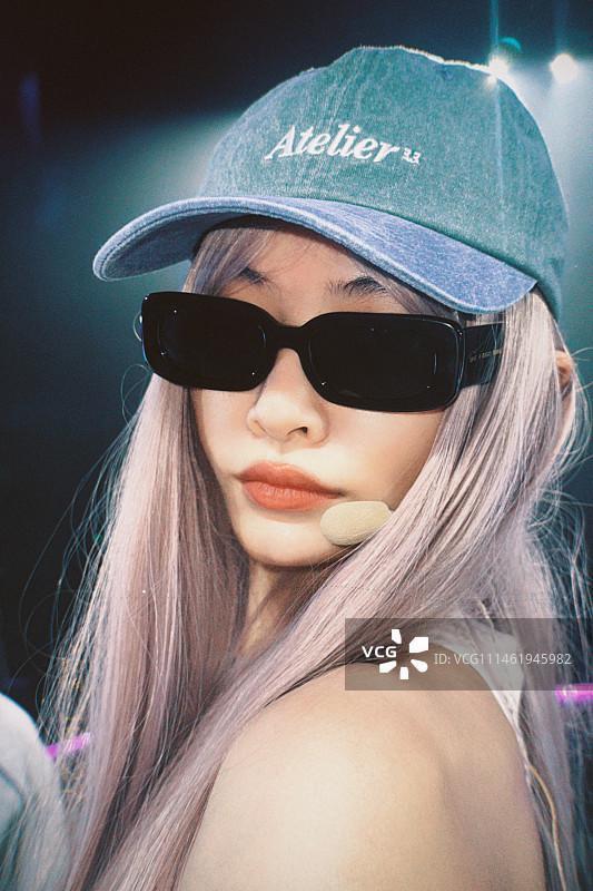 许佳琪The9告别演唱会幕后花絮随拍 宛若精致的洋娃娃