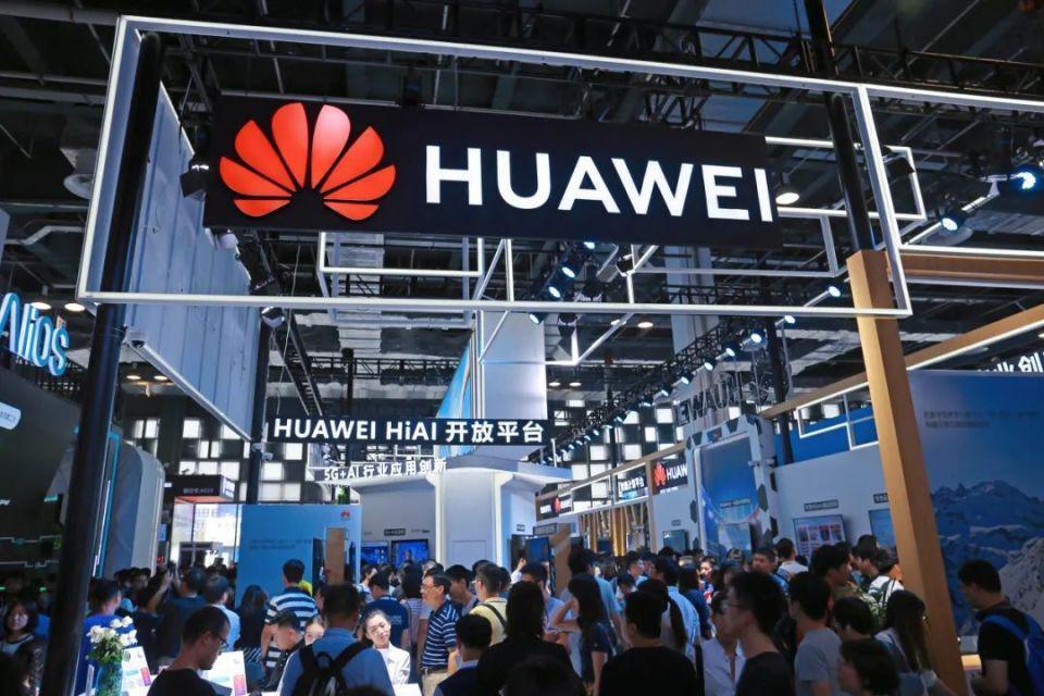 从雷布斯到雷传志，污名化企业家何时休？