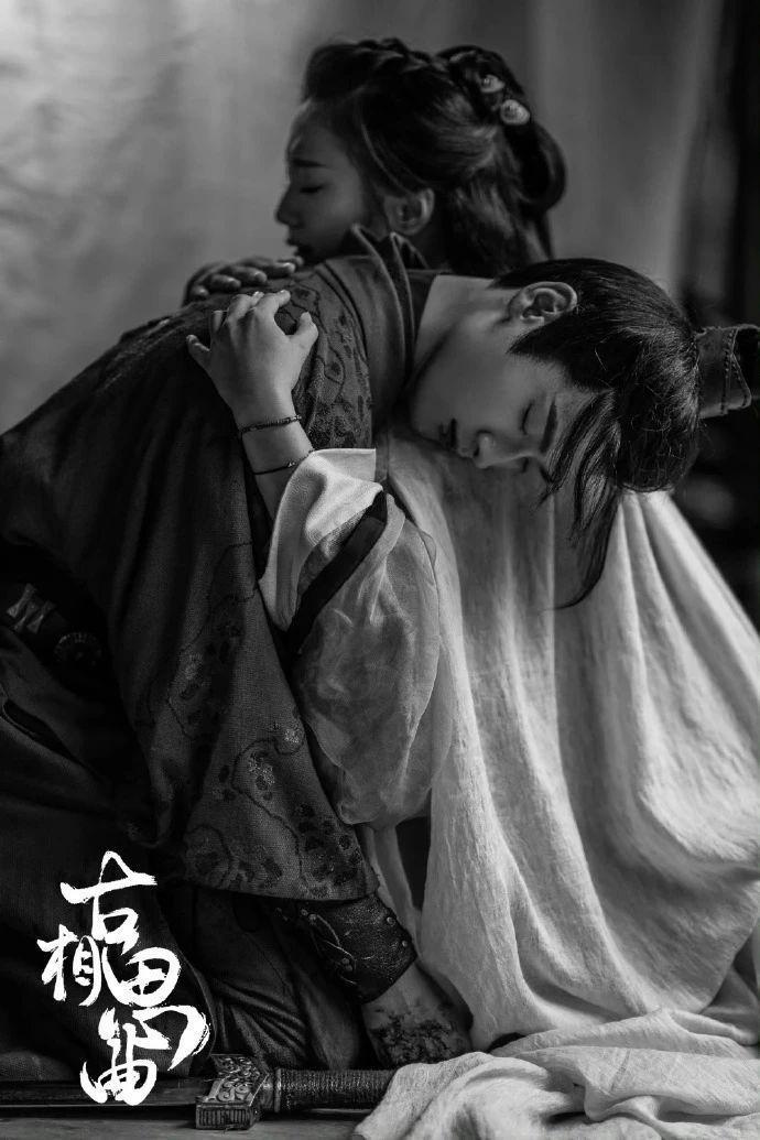 官宣！车上拥吻被拍，姐弟恋假戏真做？