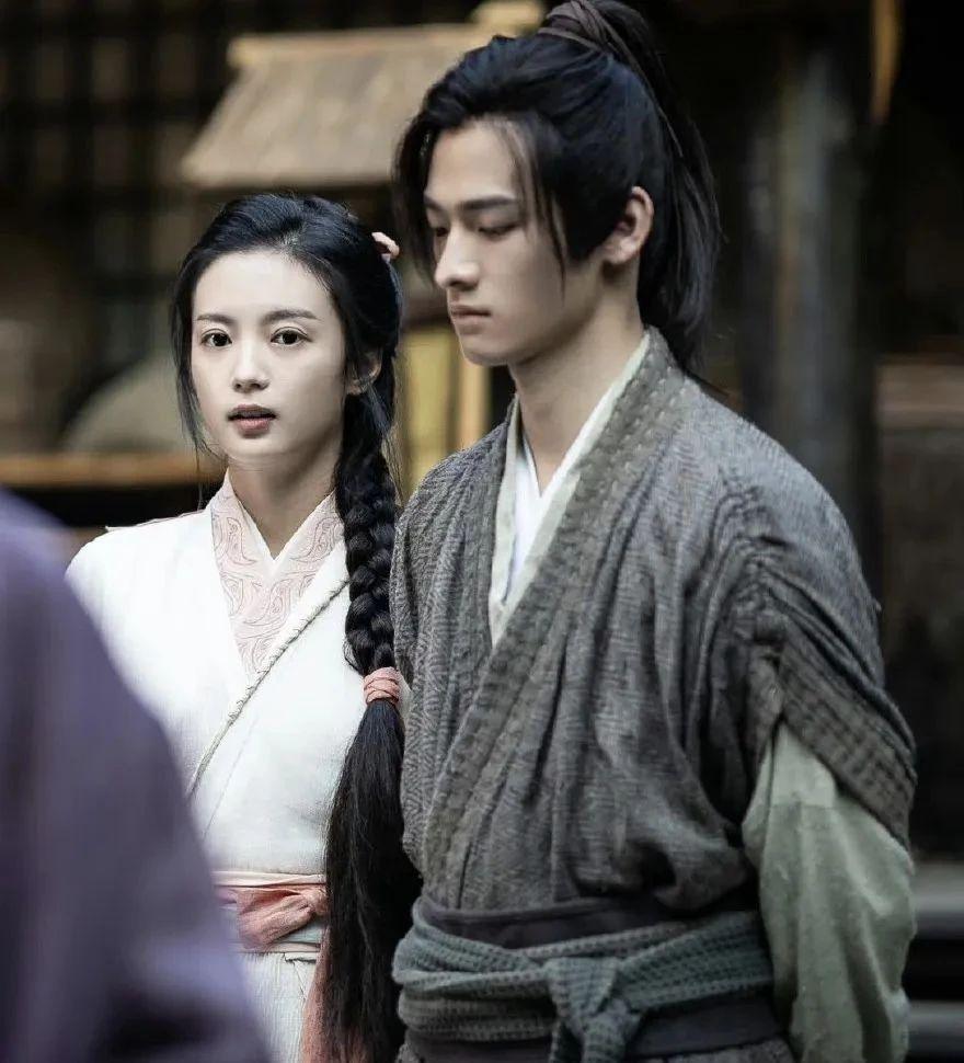 官宣！车上拥吻被拍，姐弟恋假戏真做？