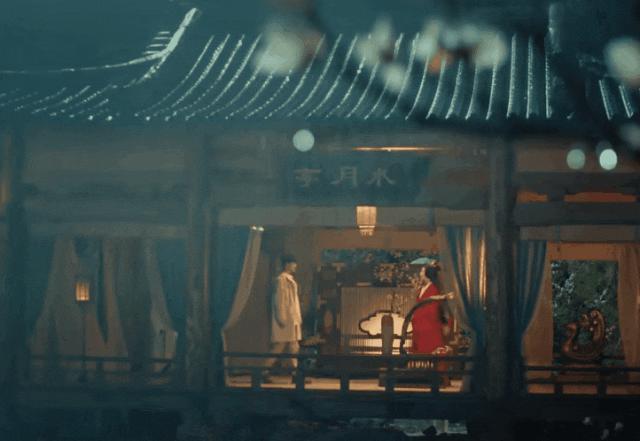 官宣！车上拥吻被拍，姐弟恋假戏真做？