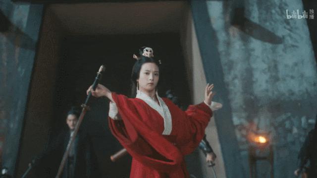 官宣！车上拥吻被拍，姐弟恋假戏真做？