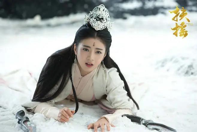 官宣！车上拥吻被拍，姐弟恋假戏真做？