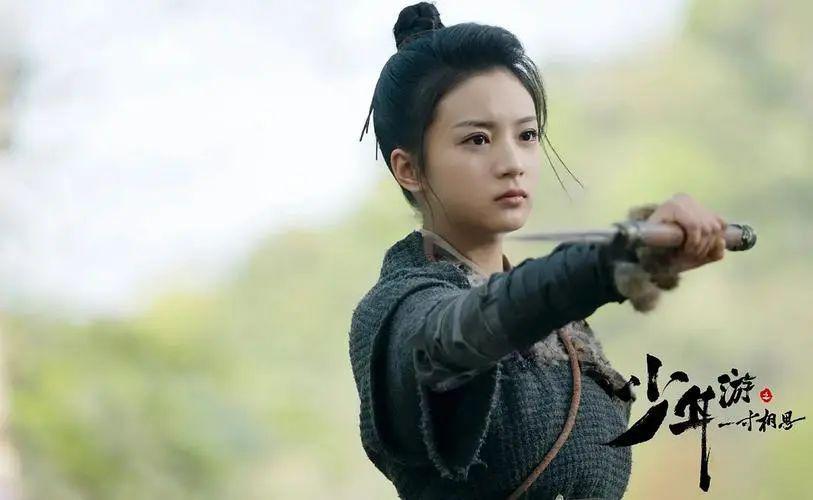 官宣！车上拥吻被拍，姐弟恋假戏真做？