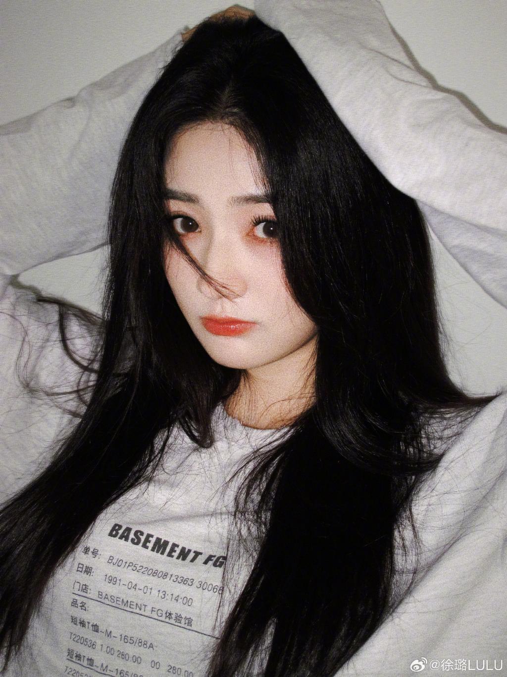 徐璐晒居家风随拍 大眼清澈明亮惹人爱