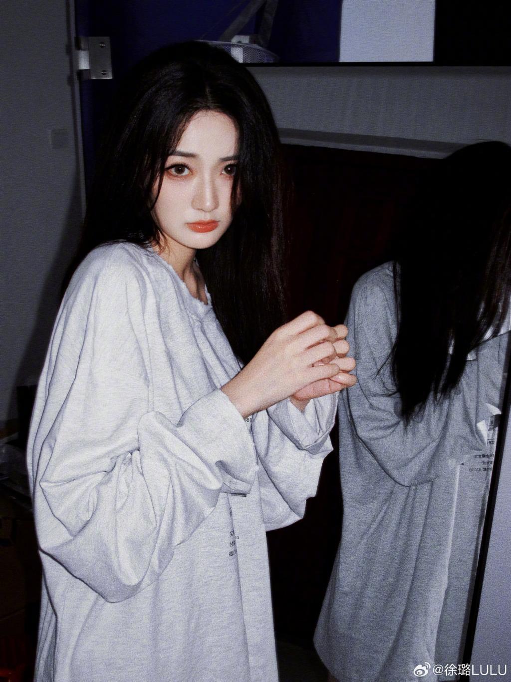 徐璐晒居家风随拍 大眼清澈明亮惹人爱