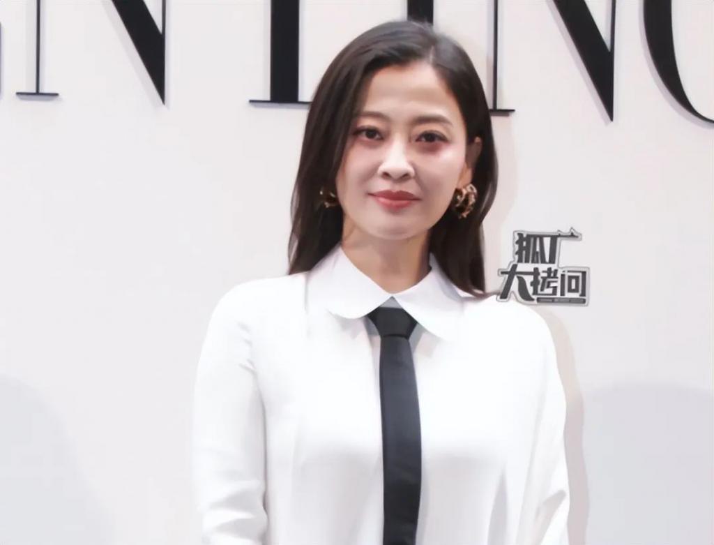 人到中年越长越凶，年轻时不可方物，网友：惹不起