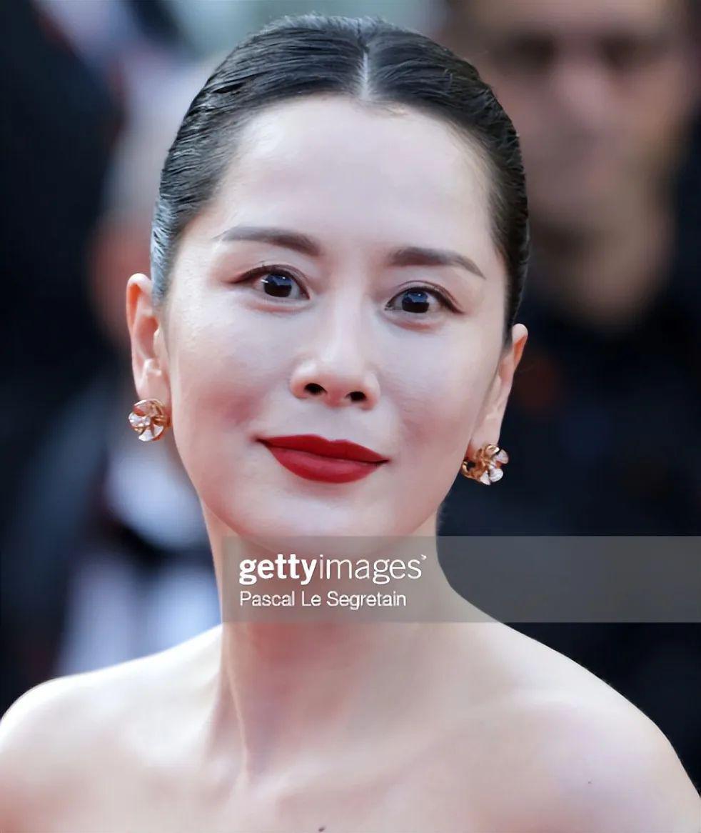 人到中年越长越凶，年轻时不可方物，网友：惹不起