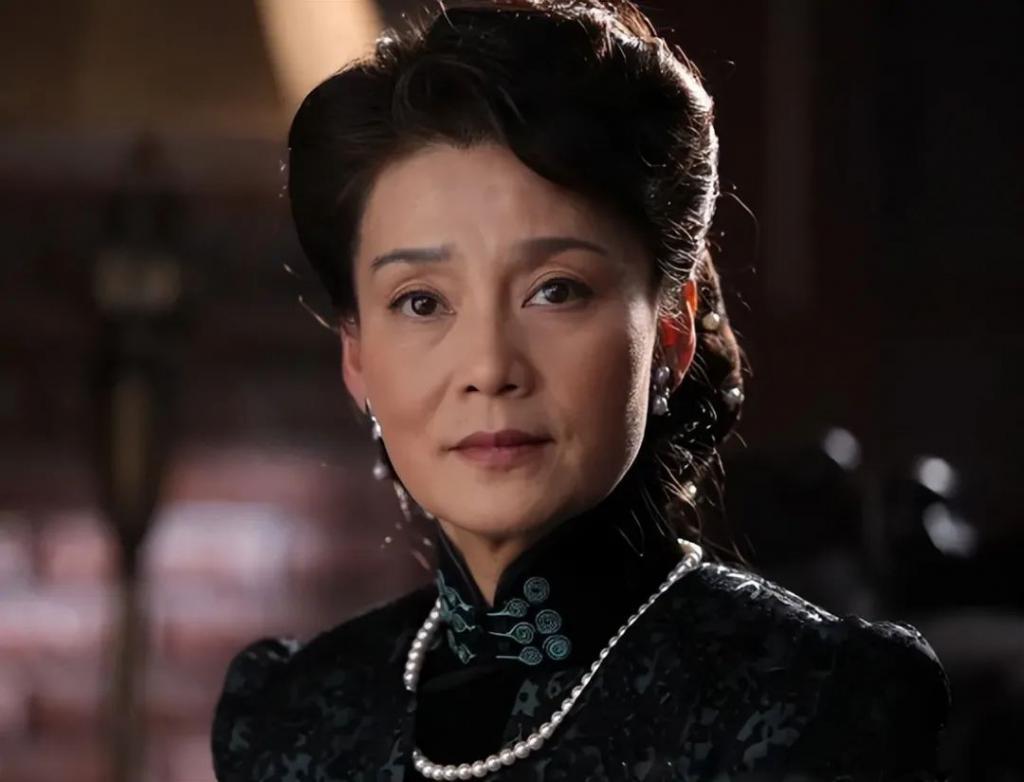 人到中年越长越凶，年轻时不可方物，网友：惹不起